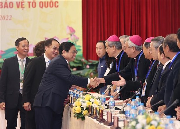 Премьер-министр высоко оценил вклад религии в национальное развитие hinh anh 1