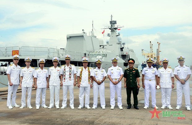Вьетнамскии военныи корабль начал свои визит в Индонезию hinh anh 1