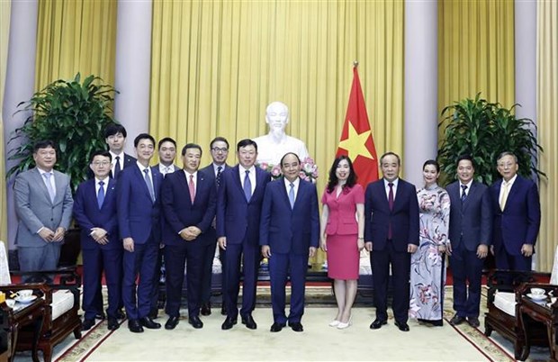 Президент Нгуен Суан Фук призывает Lotte Group больше инвестировать во Вьетнам hinh anh 2