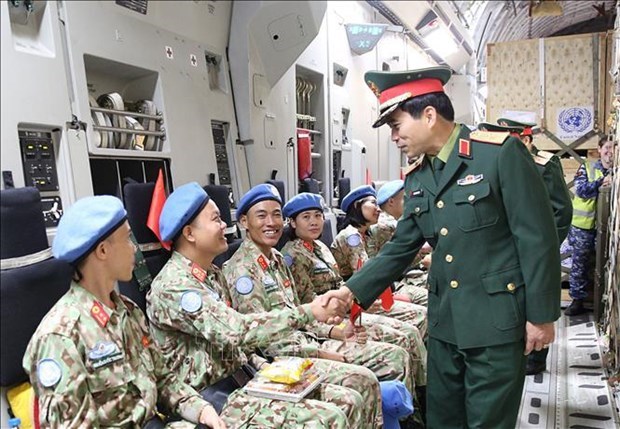 Новыи образ армии Дяди Хо перед международными друзьями и местными жителями в миссии ООН hinh anh 2