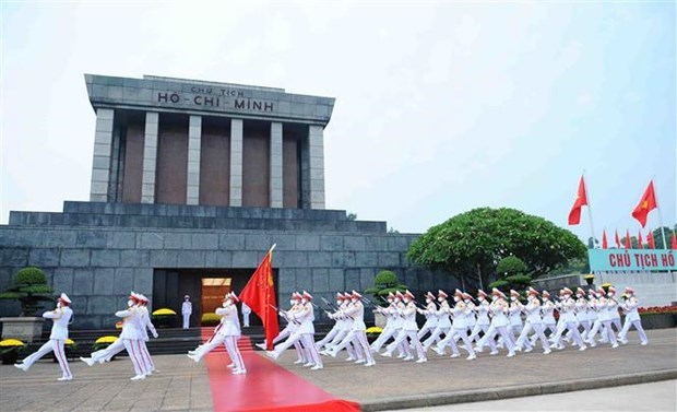 Почти 29.000 человек посетили мавзолеи, чтобы навестить Дядю Хо в День независимости Вьетнама 2 сентября hinh anh 2