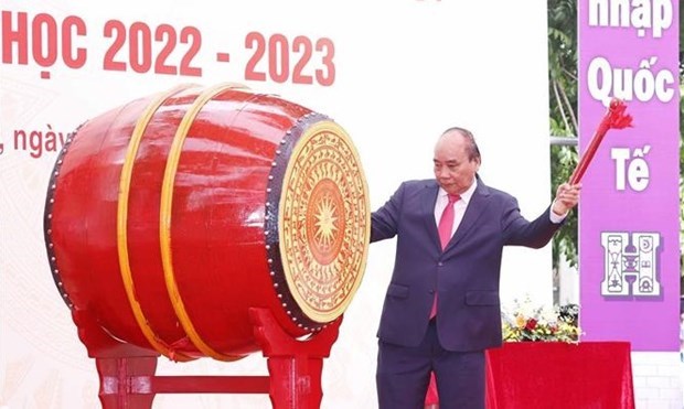 Президент ударил в барабан, ознаменовав начало 2022-2023 учебного года в школе Ханоя hinh anh 1