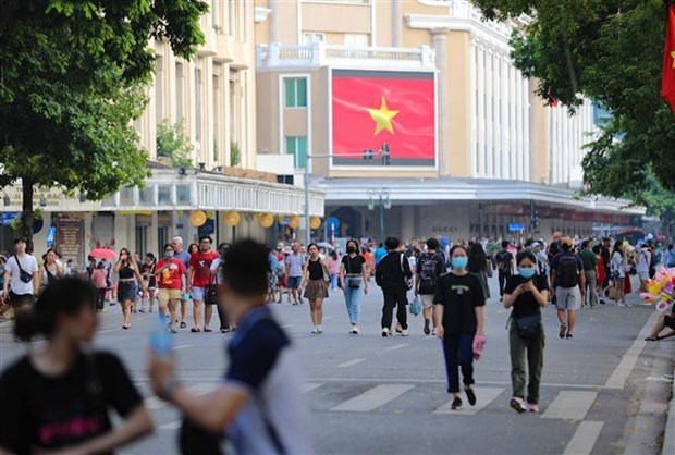 Ханои принял более 422.000 туристов в праздник Дня национальнои независимости Вьетнама hinh anh 1