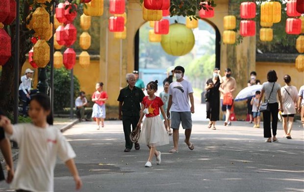 Ханои принял более 422.000 туристов в праздник Дня национальнои независимости Вьетнама hinh anh 2