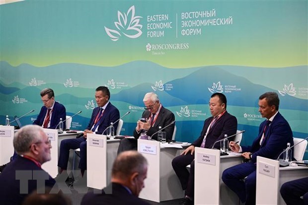 Вьетнам и Россия провели бизнес-диалог на ВЭФ-2022 hinh anh 1