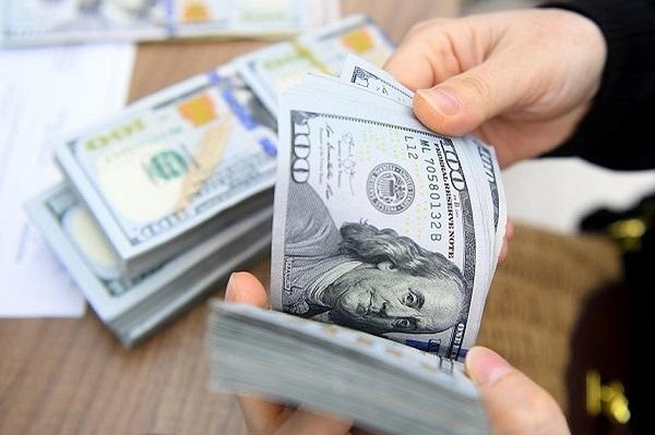 SBV повышает цену продажи доллара США до 23.700 донгов hinh anh 1