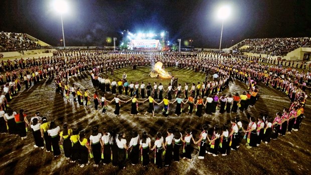 2022 человека участвуют в танце “суперсое» в рамках церемонии вручения Свидетельства ЮНЕСКО hinh anh 1
