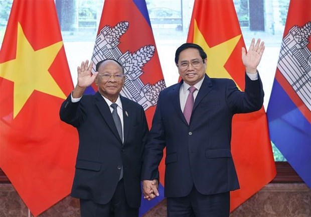 Премьер-министр Фам Минь Тьинь встретился с председателем НС Камбоджи в Ханое hinh anh 1