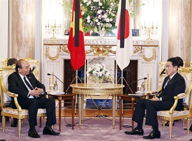 Президент Нгуен Суан Фук провел переговоры с премьер-министром Японии Кисидои Фумио hinh anh 1