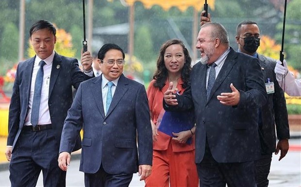 Премьер-министр Фам Минь Тьинь председательствовал на церемонии встречи премьер-министра Кубы Мануэля Марреро Круса hinh anh 2