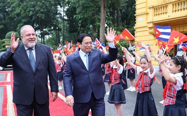 Премьер-министр Фам Минь Тьинь председательствовал на церемонии встречи премьер-министра Кубы Мануэля Марреро Круса hinh anh 3