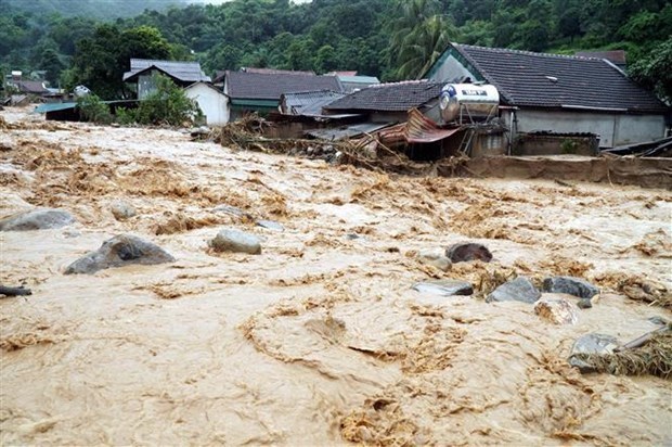 Наводнение унесло жизни 8 человек в Нгеане и Хатине hinh anh 1