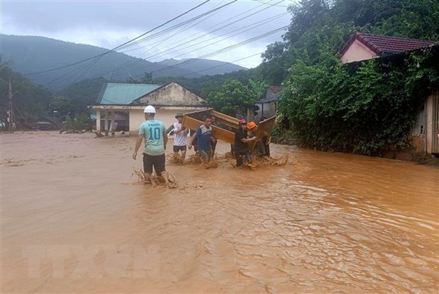 Наводнение унесло жизни 8 человек в Нгеане и Хатине hinh anh 2
