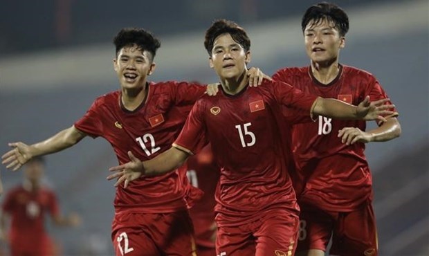 Вьетнам обыграл Китаискии Таибэи со счетом 4:0 в отборочном матче Кубка Азии 2023 года среди юношеи до 17 лет hinh anh 1
