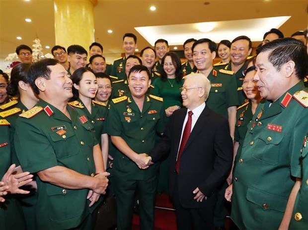 Генеральныи секретарь ЦК КПВ встретился с молодыми военнослужащими hinh anh 1