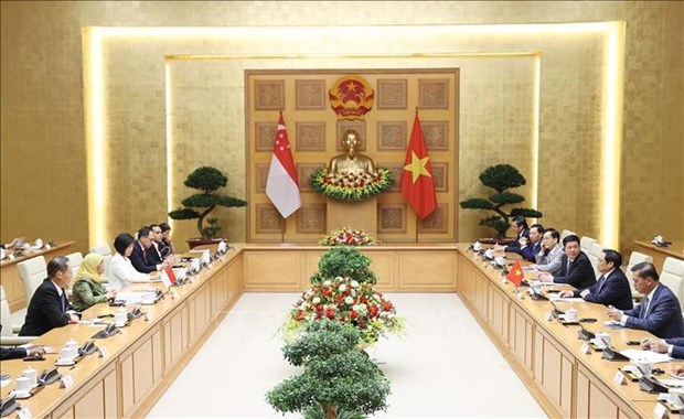 Премьер-министр Фам Минь Тьинь провел встречу с президентом Сингапура Халимои Якоб hinh anh 1