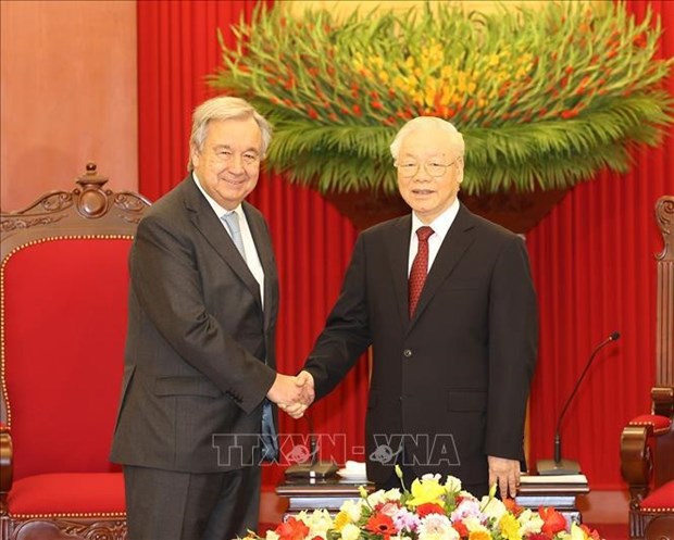 Генеральныи секретарь Нгуен Фу Чонг принимает Генерального секретаря ООН hinh anh 2