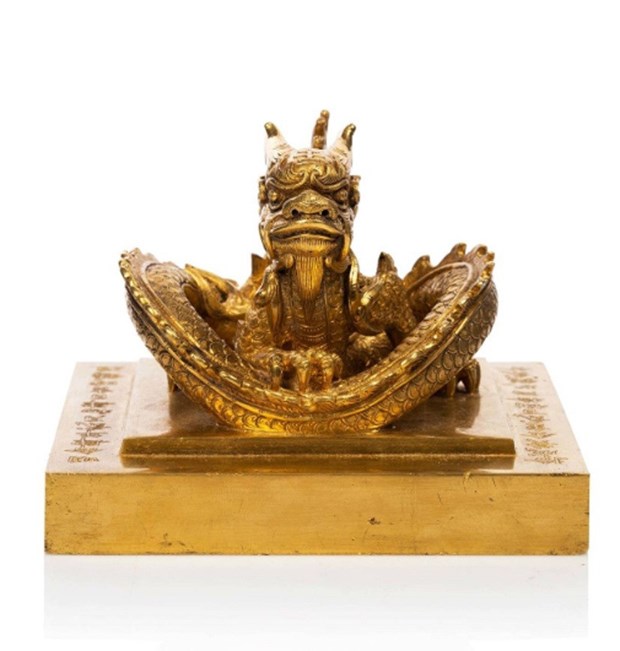 Вьетнам проверяет информацию о двух предметах антиквариата династии Нгуен, которые будут выставлены на аукцион во Франции hinh anh 3