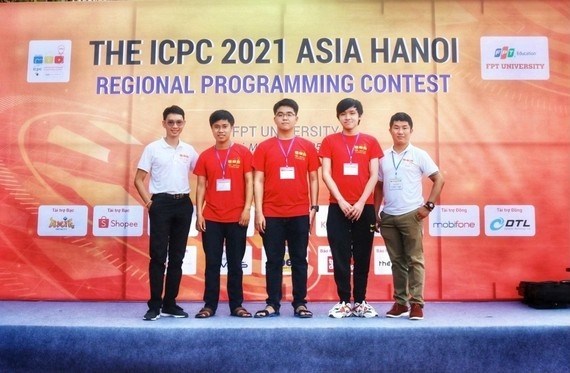 Вьетнамские студенты заняли первое место на мировом чемпионате по программированию hinh anh 1