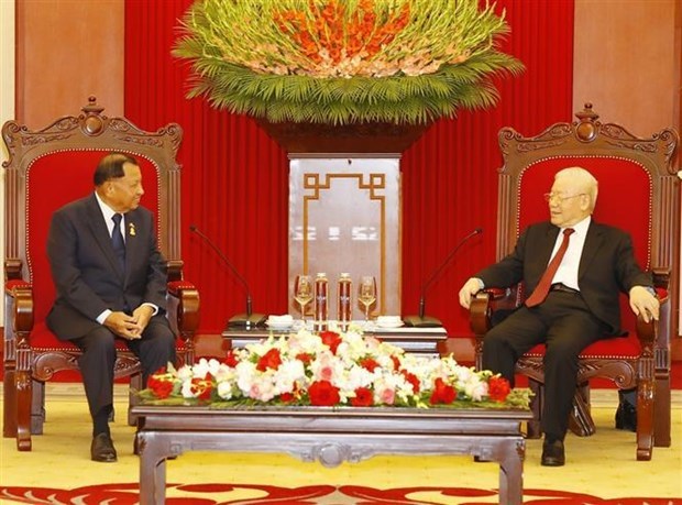Генеральныи секретарь ЦК КПВ Нгуен Фу Чонг принял председателя Сената Королевства Камбоджа hinh anh 1