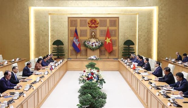 Премьер-министр Фам Минь Тьинь имел встречу с председателем Сената Камбоджи hinh anh 1