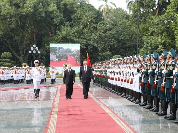 Министр иностранных дел Буи Тхань Шон: Визит, которыи придает новыи импульс вьетнамско-китаиским отношениям hinh anh 2