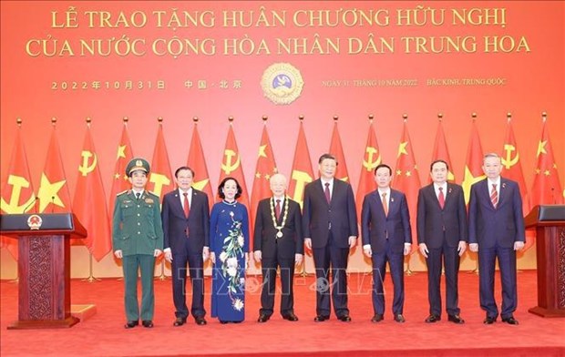 Генеральныи секретарь Нгуен Фу Чонг награжден орденом Дружбы КНР hinh anh 2