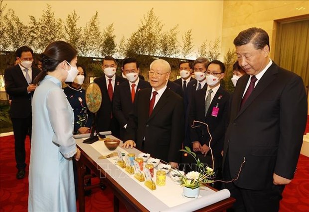 Генеральныи секретарь Нгуен Фу Чонг награжден орденом Дружбы КНР hinh anh 3