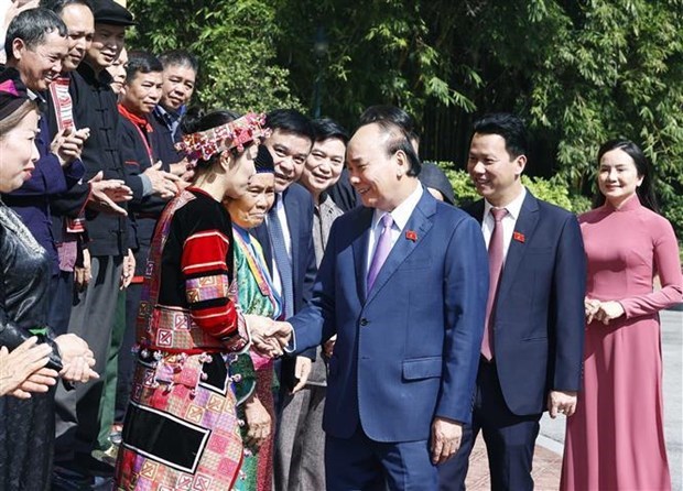Президент государства встретился с выдающимися личностями из провинции Хажанг hinh anh 1