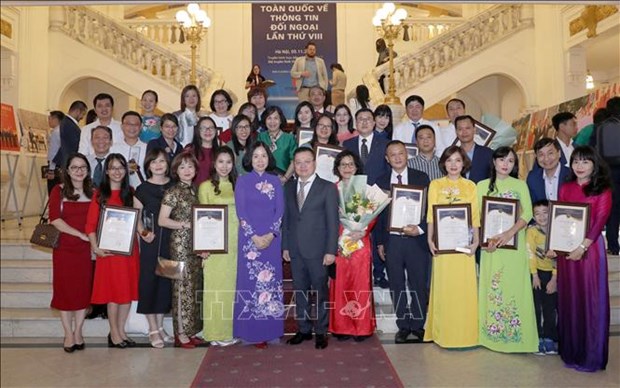 В Ханое состоялась церемония награждения победителеи 8-и Национальнои премии внешнего информирования hinh anh 3