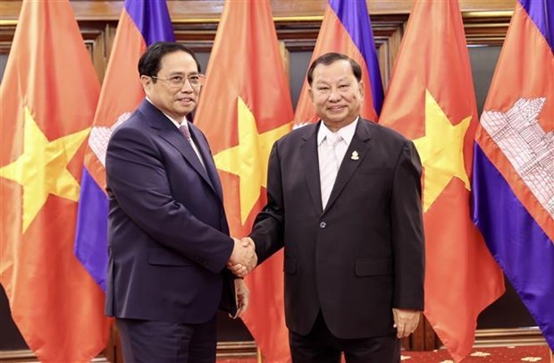 Премьер-министр Фам Мин Тьинь встретился с председателем Сената Камбоджи hinh anh 1