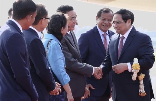 Премьер-министр Фам Минь Тьинь прибыл в Камбоджу, начав свои официальныи визит hinh anh 2