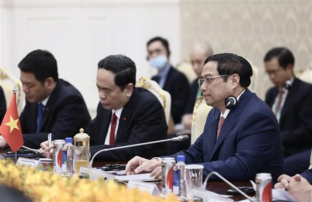 Премьер-министр Фам Минь Тьинь провел переговоры с премьер-министром Камбоджи Хун Сеном hinh anh 2