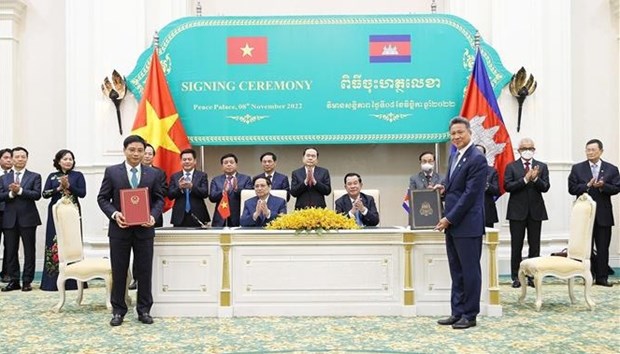 Премьер-министр Фам Минь Тьинь провел переговоры с премьер-министром Камбоджи Хун Сеном hinh anh 3