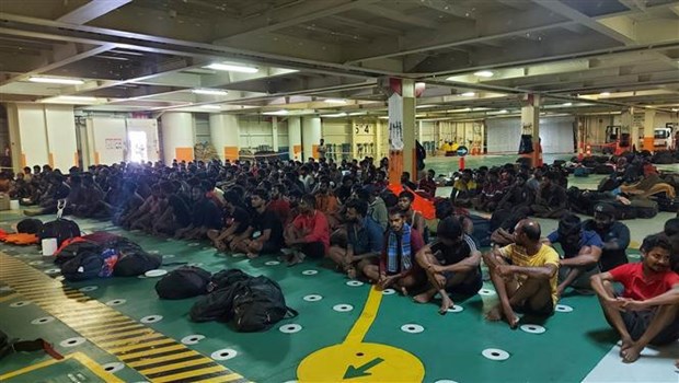 МИД: Вьетнам оказывает гуманитарную помощь 305 гражданам Шри-Ланки, терпящим бедствие на море hinh anh 2