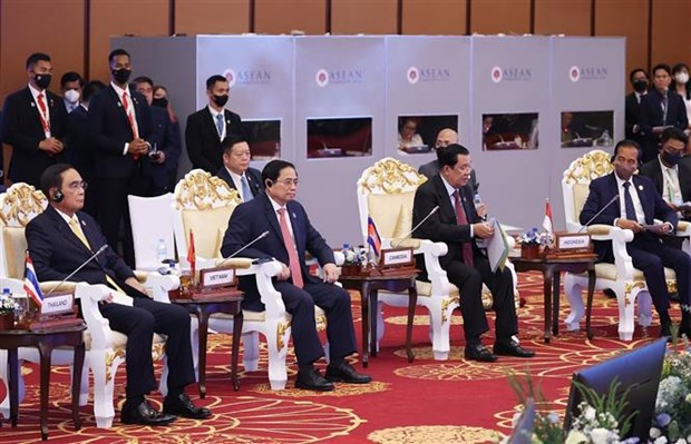 Премьер-министр принял участие в первых мероприятиях в рамках саммита АСЕАН hinh anh 1