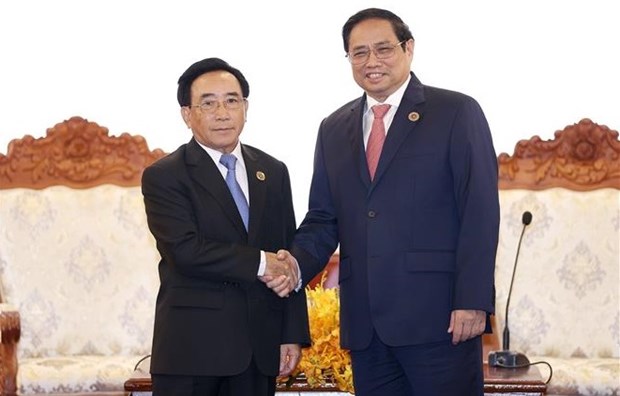 Премьер-министр Фам Минь Тьинь провел переговоры с премьер-министром Лаоса Фанхамом Випхаваном hinh anh 1