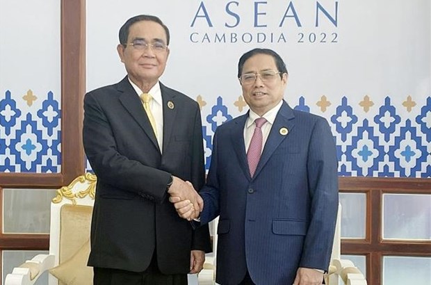 Саммит АСЕАН: премьер-министр Фам Минь Тьинь имел встречу с премьер-министром Таиланда и спикером палаты представителеи Малаизии hinh anh 1