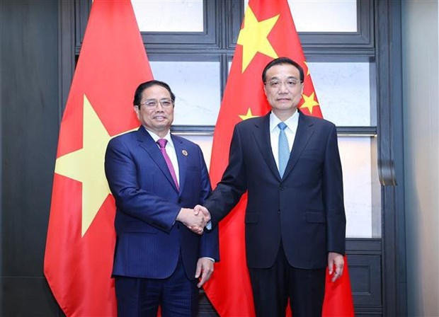 Премьер-министр Фам Минь Тьинь провел встречу с премьер-министром Китая Ли Кэцяном hinh anh 1