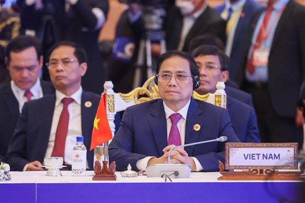 Премьер-министр Фам Минь Тьинь принял участие в конференциях с партнерами hinh anh 3