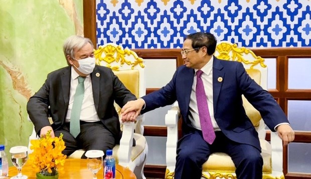 Премьер-министр Фам Минь Тьинь встретился с Генеральным секретарем ООН Антониу Гутерришем hinh anh 1