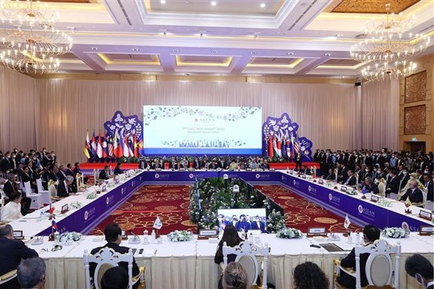 Премьер-министр Фам Минь Тьинь принял участие в 17-м Восточноазиатском саммите hinh anh 1