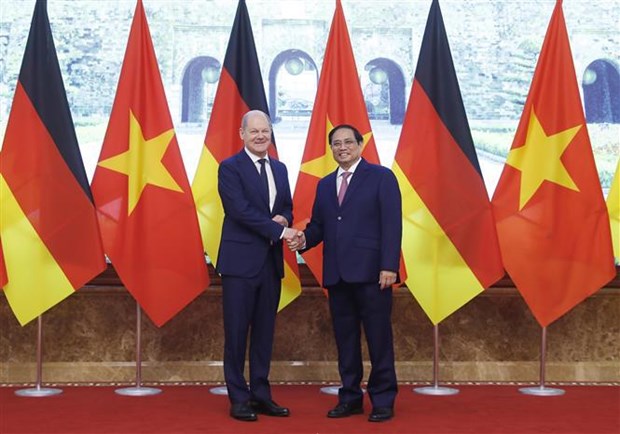 Премьер-министр Фам Минь Тьинь провел переговоры с канцлером Германии Олафом Шольцем hinh anh 2