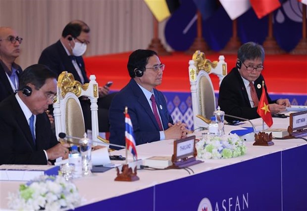 Премьер-министр Фам Минь Тьинь принял участие в конференциях АСЕАН с Япониеи, США и Канадои hinh anh 3