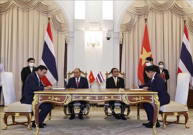 Совместное заявление об официальном визите г-на Нгуен Суан Фука, президента СРВ в Королевство Таиланд hinh anh 1