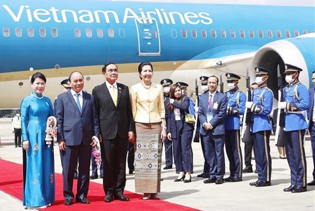 Президент Нгуен Суан Фук прибыл в Бангкок, начав свои официальныи визит в Королевство Таиланд для участия в 29-и конференции АТЭС hinh anh 2
