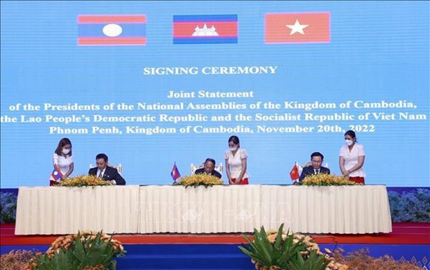 Национальные собрания Вьетнама, Лаоса и Камбоджи подписали совместное заявление о механизме саммита hinh anh 1