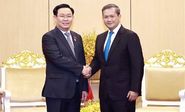 AIPA-43: Председатель НС Выонг Динь Хюэ принял заместителя главнокомандующего Королевскои камбоджиискои армии Хун Мане hinh anh 1