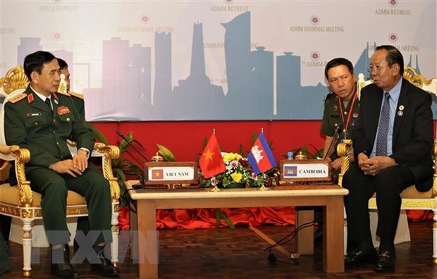 Встречи министров обороны Вьетнама, Камбоджи и Китая hinh anh 1