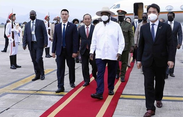 Президент Уганды начал официальныи визит во Вьетнам hinh anh 1